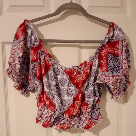 (Free with a purchase) Persaya red white & blue patterned crop top - Picture 2 of 4